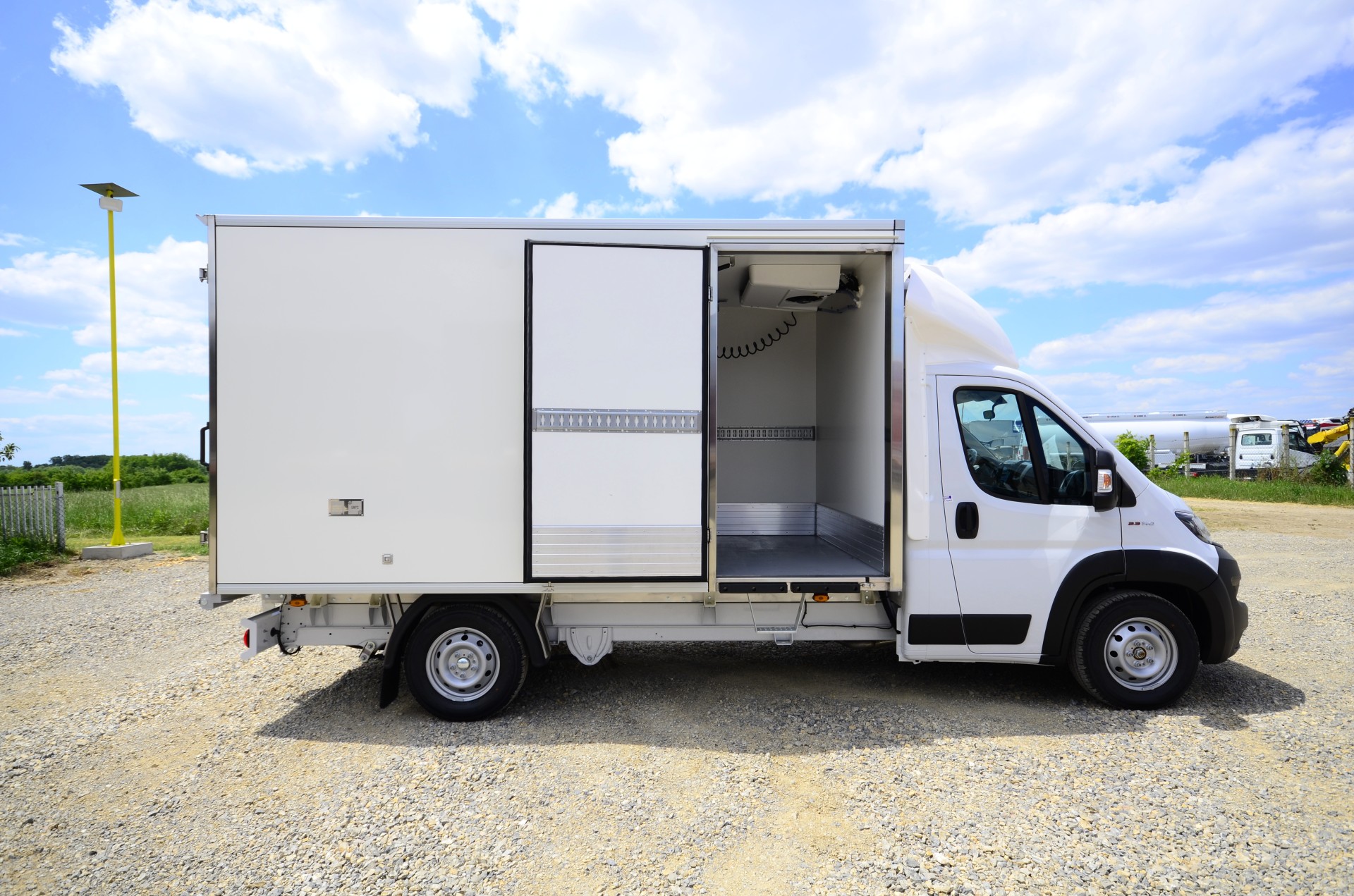 Idealan za gradsku gužvu kao 3,5t vozilo sa rashladnim uređajem i pregradnim panelom